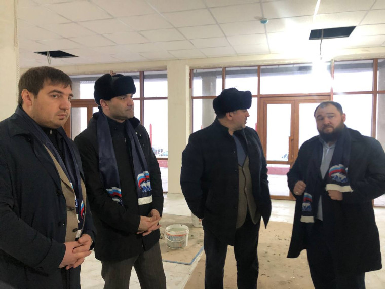 «Партийный десант» проверил ход строительства Дома культуры в с.п. Гайрбек-Юрт. «Партийный десант» проверил ход строительства Дома культуры в с.п. Гайрбек-Юрт.