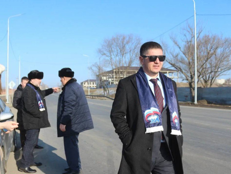 «Партийный десант» проверил реконструкцию дороги в Магасе . «Партийный десант» проверил реконструкцию дороги в Магасе .