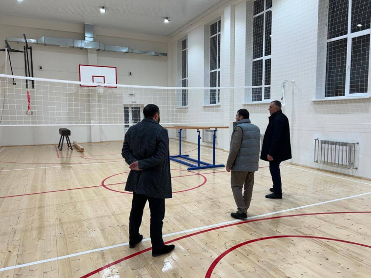«Партийный десант» проверил завершение строительства новой школы в с.п. Ольгетти . «Партийный десант» проверил завершение строительства новой школы в с.п. Ольгетти .